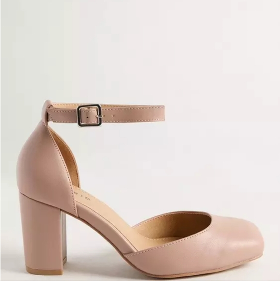 Torrid Beige Block Heel Size 8W - Picture 2 of 12